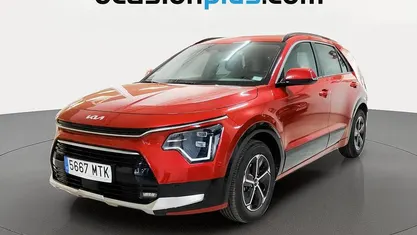 Begagnad Kia Niro 141 HK (103 kW) 2024 Röd SUV