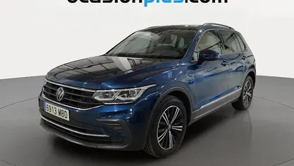 Käytetty VW Tiguan Life 150 HP (110 kW) 2022 Sininen Katumaasturi