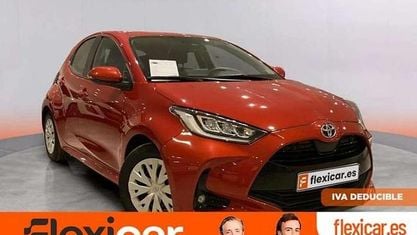 Usado Toyota Yaris Hybrid Active 116 CV (85 kW) 2023 Burdeos Utilitario