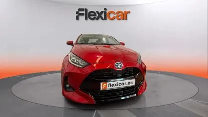 Usado Toyota Yaris Hybrid Style 116 CV (85 kW) 2023 Rojo Berlina