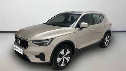 Beige Usado 2024 Volvo XC40 Core SUV | 30.990 € (Buen precio)