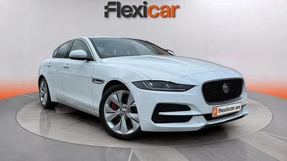 Usado Jaguar XE R-Sport 180 HP (132 kW) 2019 Branco Sedan