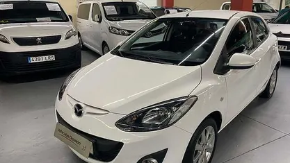 Usado Mazda 2 Style+ 75 CV (55 kW) 2012 Blanco Utilitario