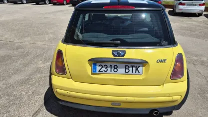 Usado Mini ONE 90 CV (66 kW) 2002 Amarillo Utilitario