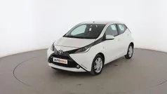 Blanco Usado 2015 Toyota Aygo X-play Utilitario | 9899 € (Precio justo)