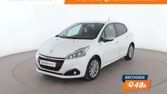 Usado 2019 Peugeot 208 Signature Sky Utilitario | 8599 € (Precio justo)