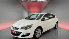 Blanco Usado 2014 Opel Astra Selective Utilitario | 7990 € (Precio justo)