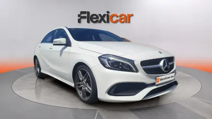 Usado Mercedes A180 Urban 122 CV (89 kW) 2017 Blanco Berlina