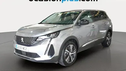 Usado Peugeot 5008 Allure 131 CV (96 kW) 2022 Gris SUV