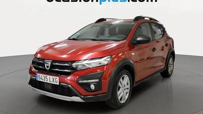 Käytetty Dacia Sandero Comfort 91 HP (66 kW) 2022 Punainen Viistoperä