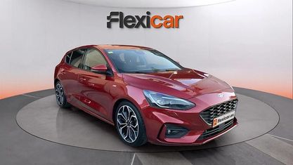 Używany Ford Focus ST-Line 150 KM (110 kW) 2018 Czerwony Sedan/Limuzyna