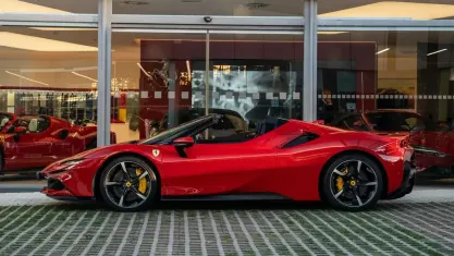 Usado Ferrari SF90 1000 CV (735 kW) 2023 Rojo metalizado