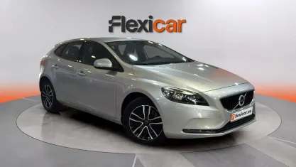 Usado Volvo V40 Momentum 120 CV (88 kW) 2017 Gris Berlina
