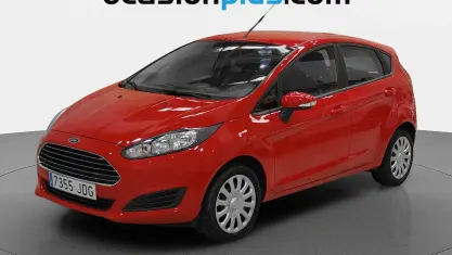 Usado Ford Fiesta Trend 82 CV (60 kW) 2015 Rojo Utilitario