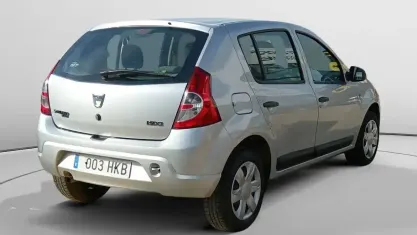 Usado Dacia Sandero 75 CV (55 kW) 2012 Gris Berlina