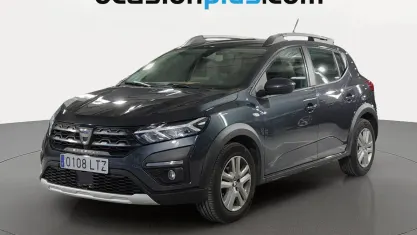 Usado Dacia Sandero Comfort 91 CV (66 kW) 2021 Gris Utilitario