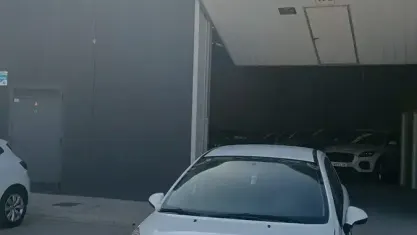 Usado Peugeot 207 70 CV (51 kW) 2009 Blanco Utilitario