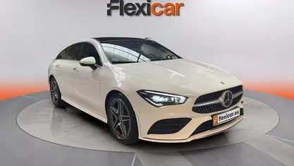Usado Mercedes CLA200 Shooting Brake 165 CV (121 kW) 2021 Blanco Familiar