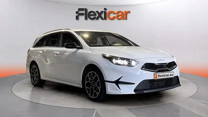 Usado Kia Ceed Style 100 CV (73 kW) 2025 Blanco Utilitario
