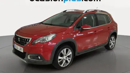 Usado Peugeot 2008 Allure 120 CV (88 kW) 2016 Rojo SUV