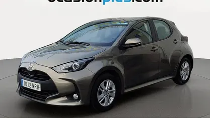 Usado Toyota Yaris Edition 125 CV (91 kW) 2024 Marrón Utilitario