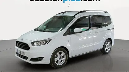 Usado Ford Tourneo Courier Trend 100 CV (73 kW) 2017 Blanco Monovolumen