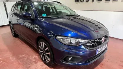 Usado Fiat Tipo Lounge 120 CV (88 kW) 2016 Azul Familiar