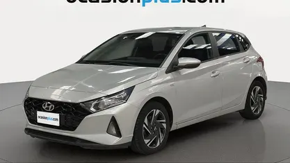 Usado Hyundai i20 100 CV (73 kW) 2022 Gris plata Utilitario