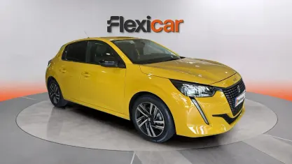 Usado Peugeot 208 Allure 101 CV (74 kW) 2023 Amarillo Utilitario