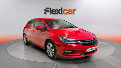 Usado Opel Astra Selective 110 CV (80 kW) 2018 Rojo Berlina