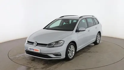 Usado VW Golf VII Advance 125 CV (91 kW) 2018 Blanco Familiar