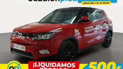 Usado SsangYong Tivoli Limited 128 CV (94 kW) 2015 Rojo SUV