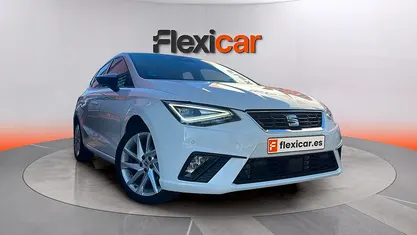 Usado Seat Ibiza FR 110 CV (80 kW) 2022 Blanco Utilitario
