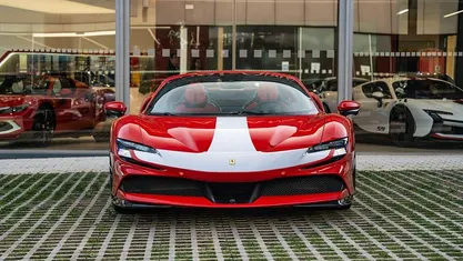 Rojo Usado 2022 Ferrari SF90 | 570.000 €