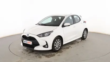 Begagnad Toyota Yaris Hybrid Active 116 HK (85 kW) 2023 Vit Sedan
