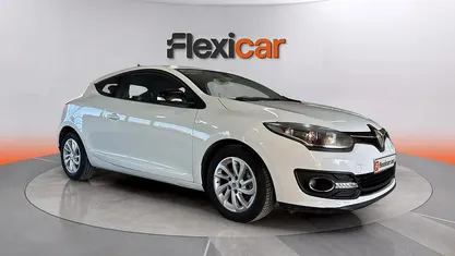 Usado Renault Mégane IV Bose Edition 110 CV (80 kW) 2016 Blanco Coupe