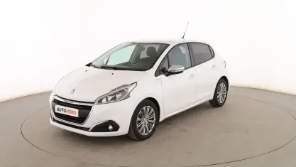 Usado Peugeot 208 Style 100 CV (73 kW) 2018 Blanco Utilitario