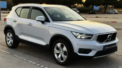 Usado Volvo XC40 Momentum 163 CV (119 kW) 2021 Gris SUV