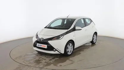 Usado Toyota Aygo X-play 70 CV (51 kW) 2016 Blanco Utilitario
