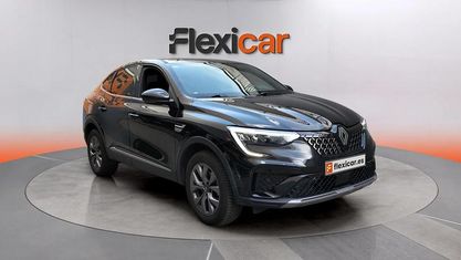 Käytetty Renault Arkana Techno 140 HP (102 kW) 2024 Musta Katumaasturi