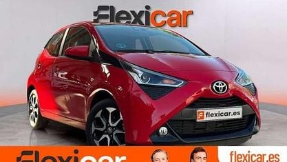 Używany Toyota Aygo X-cite 72 KM (52 kW) 2020 Czerwony Hatchback