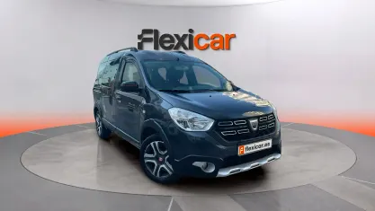 Usado Dacia Dokker Essentiel 95 CV (69 kW) 2019 Negro Monovolumen