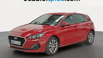 Käytetty Hyundai i30 116 HP (85 kW) 2019 Punainen Viistoperä