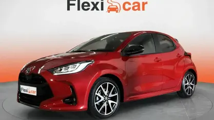 Usado Toyota Yaris Hybrid Plus 116 CV (85 kW) 2022 Rojo Berlina