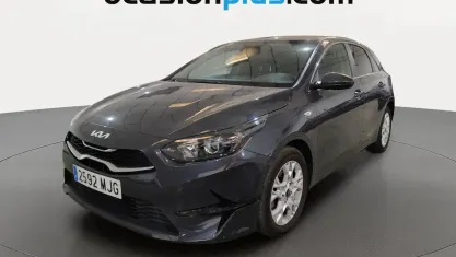 Usado Kia Ceed 136 CV (100 kW) 2023 Gris Utilitario
