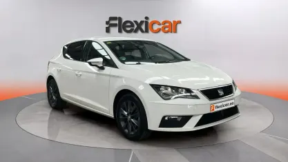 Usado Seat Leon Style Plus 125 CV (91 kW) 2018 Blanco Berlina