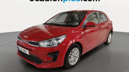 Usado Kia Rio 84 CV (61 kW) 2022 Rojo Utilitario