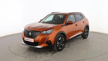 Usado Peugeot 2008 Allure 110 CV (80 kW) 2021 Naranja SUV
