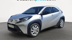 Gris Usado 2024 Toyota Aygo Play Utilitario | 13.628 € (Precio justo)