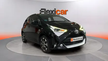 Usado Toyota Aygo X-play 72 CV (52 kW) 2020 Negro Utilitario